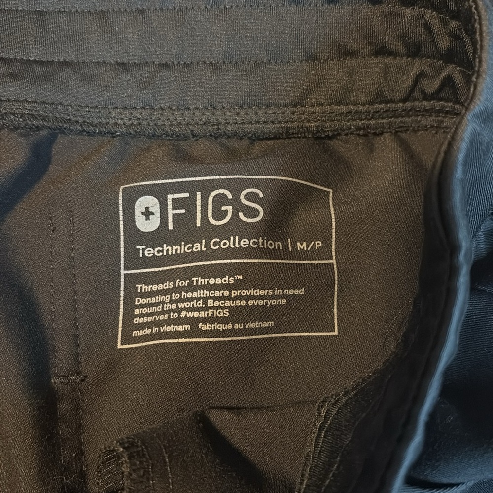 Women’s Figs Scrub Joggers - Picture 2 of 3